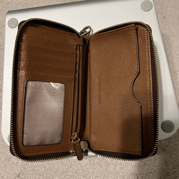 Michael Kors wallet wristlet - Picture 3 of 4